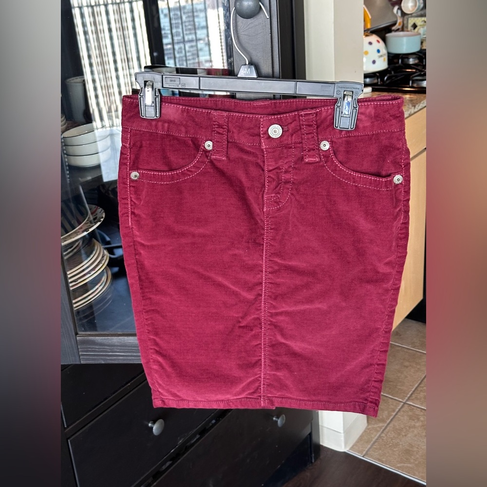LONDONJEAN by Victoria Secret Burgundy Wine Corduroy Pencil Skirt Y2K era RARE - Picture 1 of 10